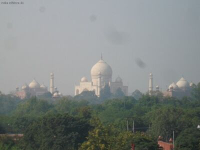 Blick von unserer Hotelterasse auf das Taj Mahal Blick von unserer Hotelterasse auf das Taj Mahal