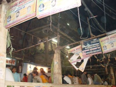 Ein Tempel mitten in den Straßen Ein Tempel mitten in den Straßen