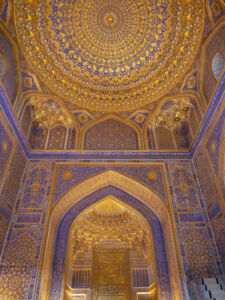Moschee in der Tillakori-Medrese