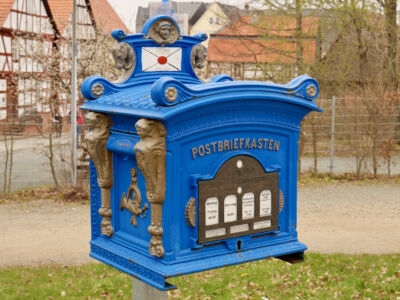 Historischer Postkasten