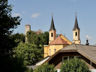 Schloss Bruneck und Pfarrkirche