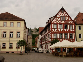 Karlstadt und Blick auf die Burgruine