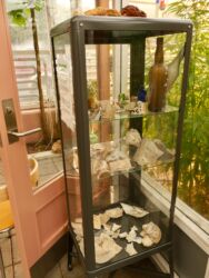 Müllreste, die durch die Gegend flogen