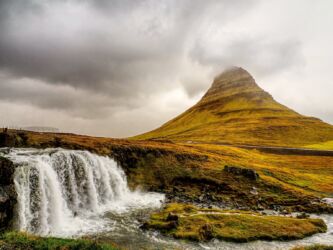 Kirkjufell und Kirkjufellfoss