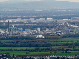 Jahrhunderthalle und Flughafen