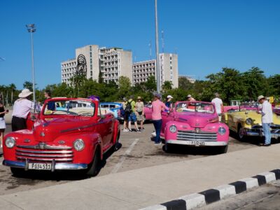 Oldtimer und Che Guevera