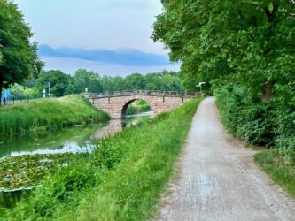 Brücke über den Kanal