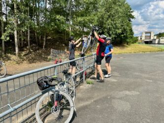 Räder über den Zaun