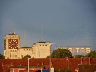Turmuhr bei den Singer/Veritas Werken