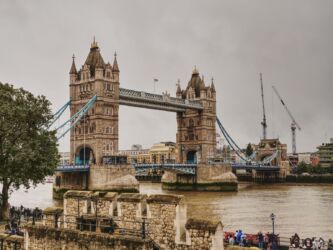Tower Bridge vom Tower