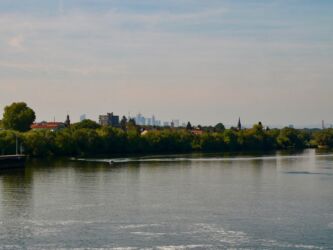 Skyline von der Staustufe