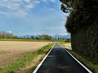 Radweg und Aussicht hinter Pisa