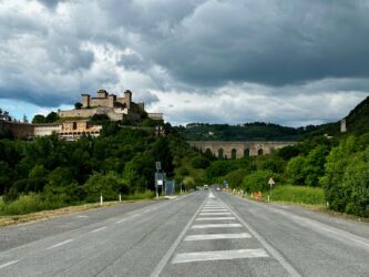 Rocca Albornoziana mit der Ponte delle Torri