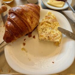Französisches Frühstück bei Boulangerie "La Gourmandise"