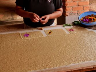 Mit Blumen dekorieren