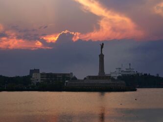 Goldener Engel im Lac Anosy