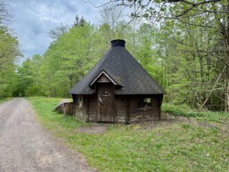 Schutzhütte oder Hexenhäuschen?