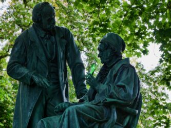 Gauß-Weber-Denkmal (man merkt, man ist in einer Studenstadt)