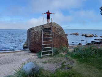 Größenvergleich Gimli vs. Findling