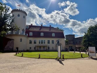 Cēsis - Neues Schloss und Ordensburg