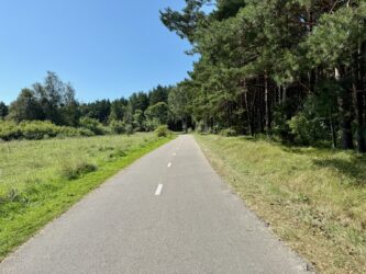 Radweg entlang der Küste