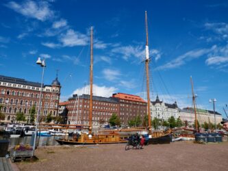 Segelschiffe am Holzfällerdock (Halkolaituri)