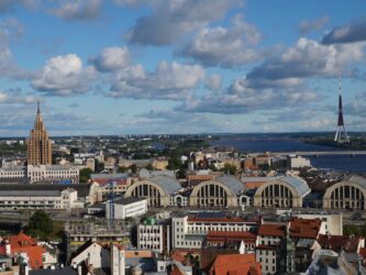 Akademie der Wissenschaften, Bahnhof und Fernsehturm