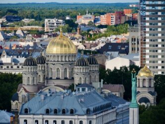 Christi-Geburt-Kathedrale und Freiheitsdenkmal