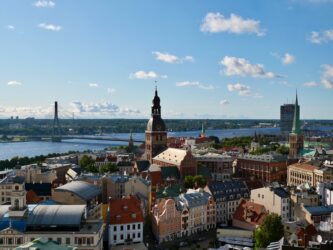 Die Daugava, Vanšu Brücke und der Dom