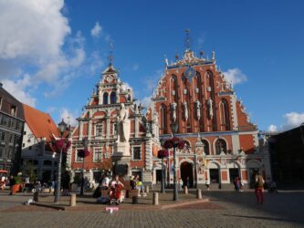 Schwarzhäupterhaus und Rolandstatue