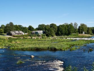 Blick zum Wasserfall