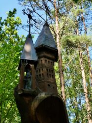 Skulpturen auf dem Hexenberg