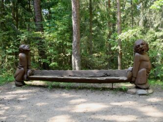 Skulpturen auf dem Hexenberg