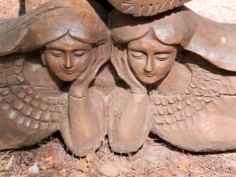 Skulpturen auf dem Hexenberg