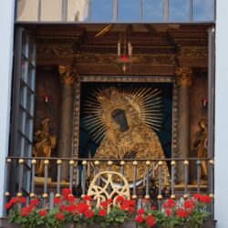 Schwarze Madonna im Tor der Morgenröte