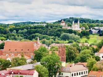 Blick auf die St. Annen Kirche und Kirche des Hl. Franz von Assisi