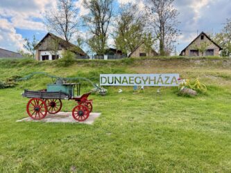 Dunaeghyháza