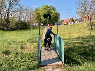 Schwarze Katze Brücke