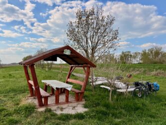 Rastplatz am Ende des ausgebauten Radweges
