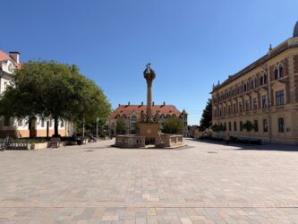 Szentháromság szobor auf dem Hauptplatz