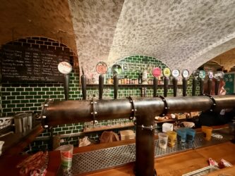 Beeráló Craft Beer Pub