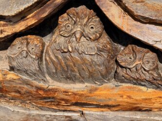 Feine Holzschnitzerei