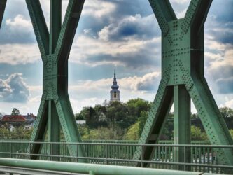 Blick auf die Sankt Ilona Kirche Dunaföldvár