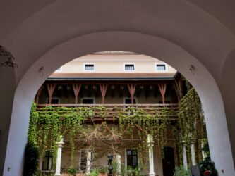 Im Burghof von Schloss Ozora